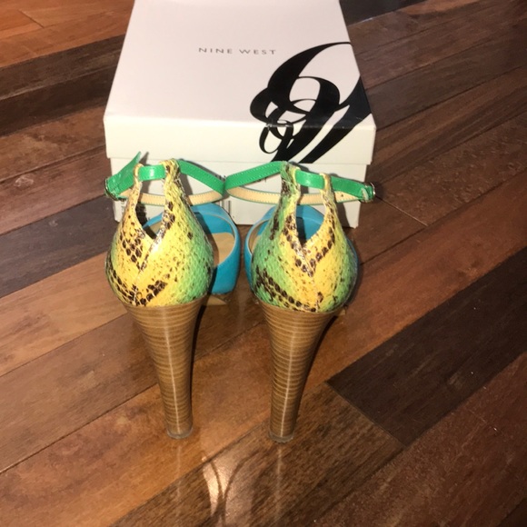 EUC Nine West Size 9 1/2 Turquoise Platform Heels - Picture 3 of 6